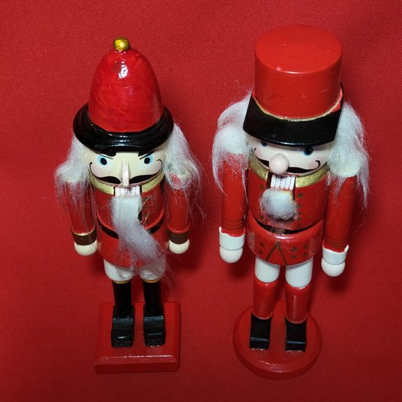 VTG Wooden Nutcracker Christmas Decor Set of 2 - Picture 6 of 13